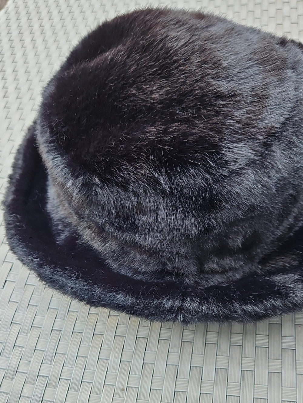 NWOT ASOS Design Black Faux Fur Roll Back Bucket Hat Size M-L - Picture 4 of 16